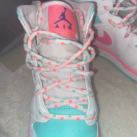 Nike Jordan 1 Mid ‘Digital Pink’ - Picture 3 of 3